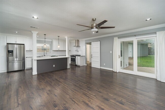 Foto del edificio - 8326 Hazen St