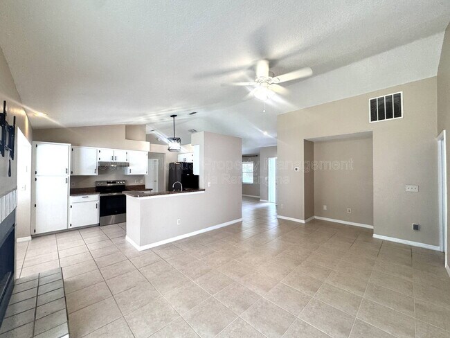 Building Photo - 5130 Sun Palm Dr