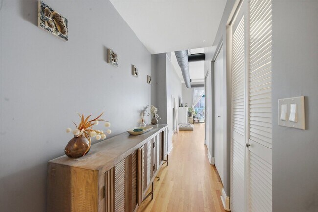 Foto del edificio - 910 W Madison St