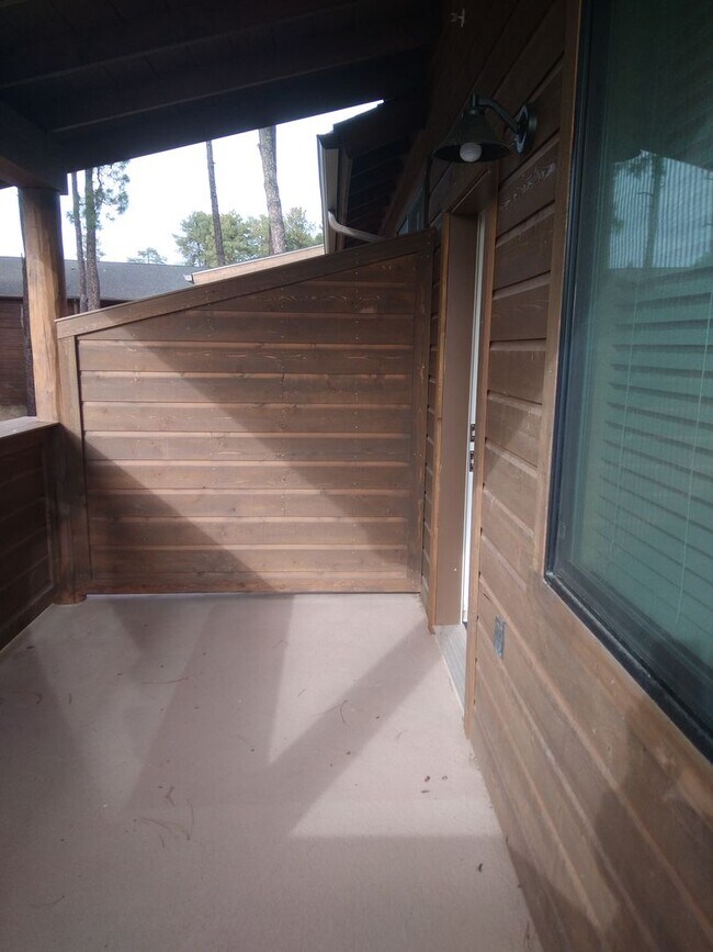 Building Photo - Bison Cove Unit E5 Available Now