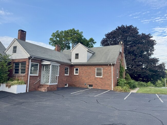 Building Photo - 160 Wolcott St