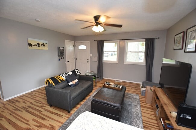 Building Photo - Updated ranch style home in McKinley Terrance