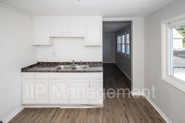 Building Photo - Cleveland Westside UP Unit 3bed 1bath ***$...