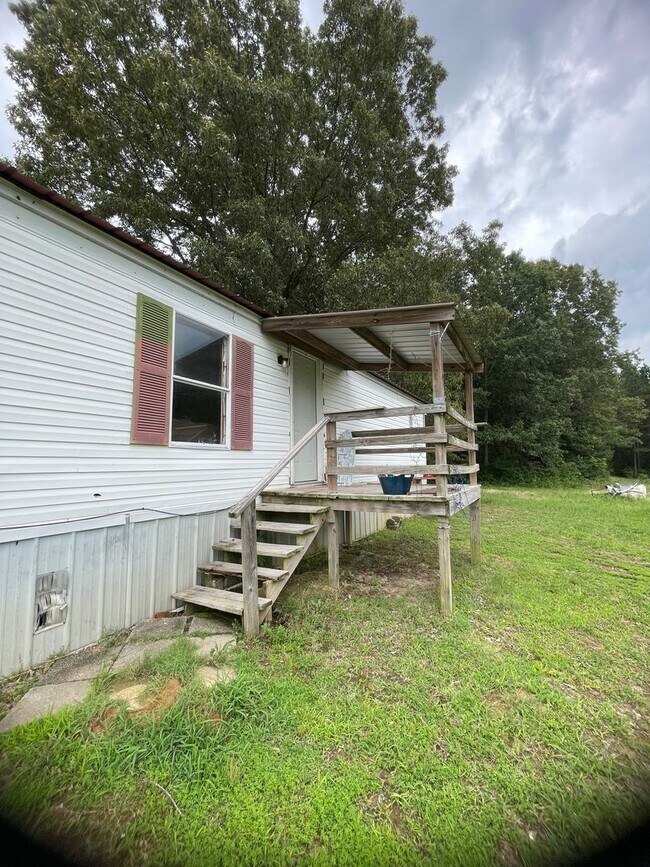 Building Photo - 3 Bed, 2 Bath, 1,280 sq ft mobile home on ...