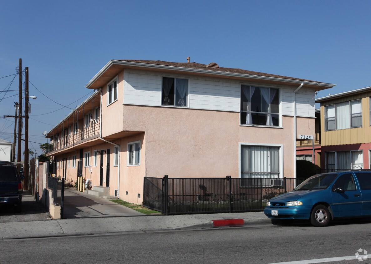 Foto principal - 7125 Mountain View Ave
