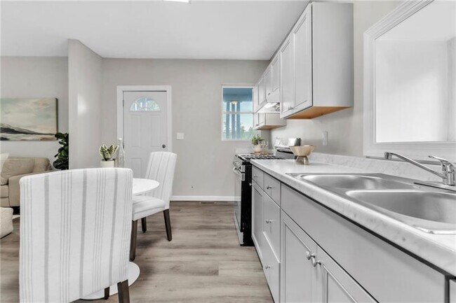 Foto del edificio - 305 1/2 E Lutton St