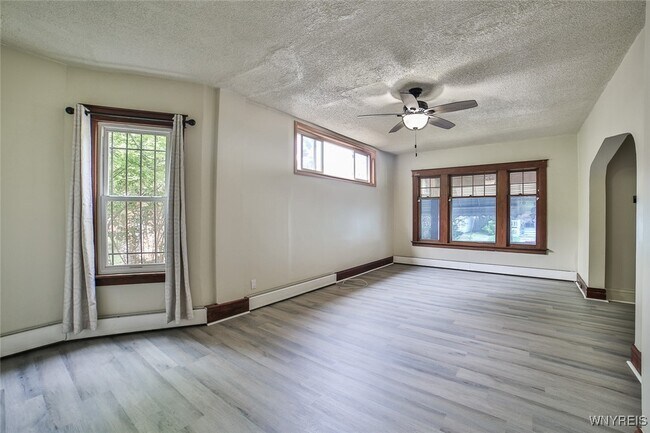 Foto del edificio - 1811 Weston Ave