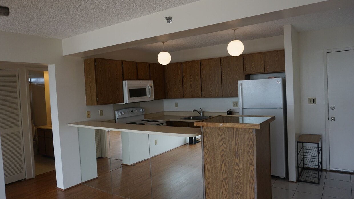2-bedroom, 1-bathroom unit with stunning m... - 2-bedroom, 1-bathroom unit with stunning m...