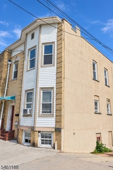 Foto del edificio - 104 Harrison Ave