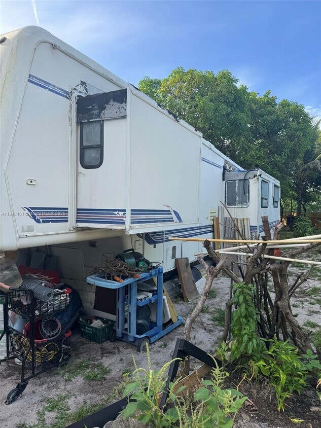 Foto principal - 450 SW 22nd Ave
