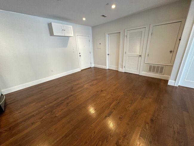 Building Photo - 303 D St