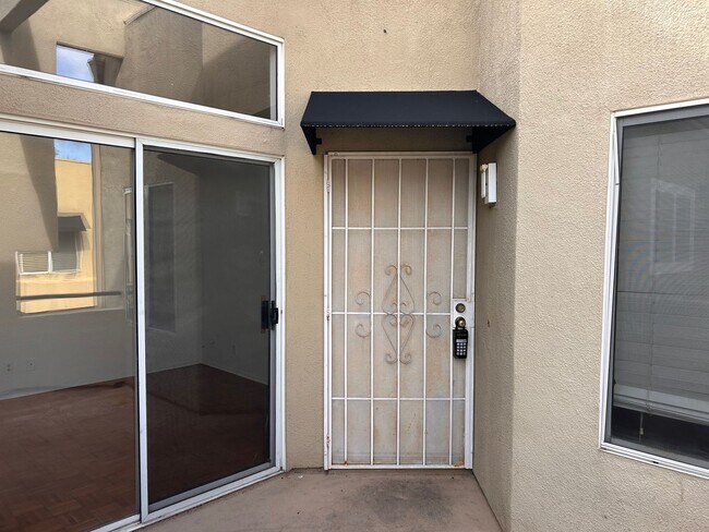 Building Photo - **Luxury Living in Mission Viejo!**