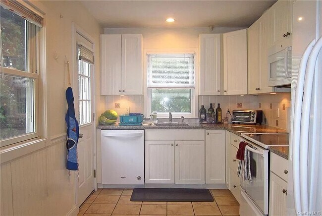 Kitchen - 184 Johnson Rd