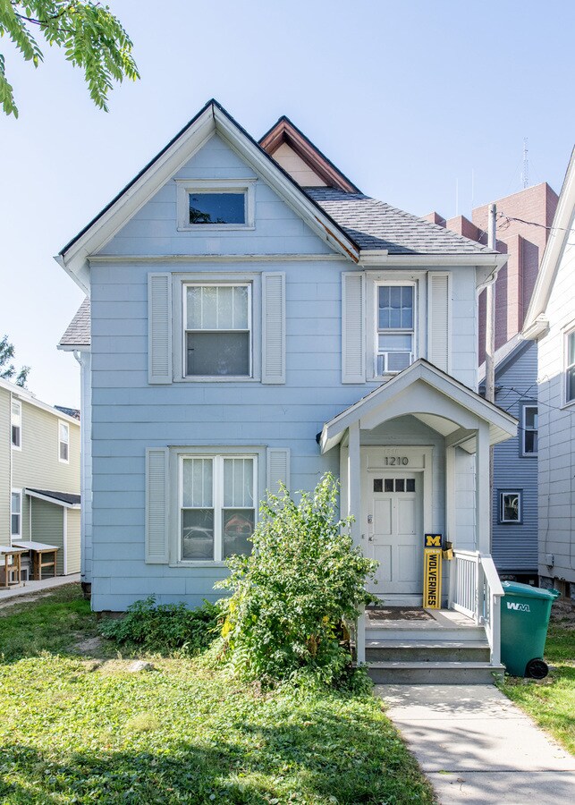 Building Photo - 1210 Washtenaw Ct