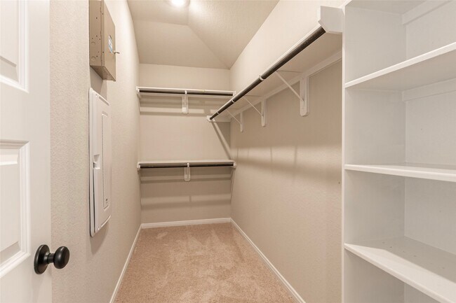 Foto del edificio - 250 Eagleville Dr