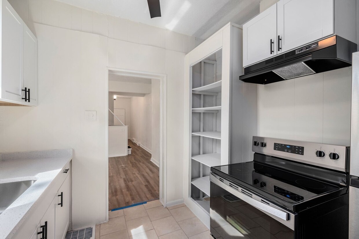 3 bed 1 bath - newly updated, central air,... - 3 bed 1 bath - newly updated, central air,...