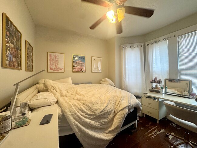 Foto del edificio - 717 Parker St