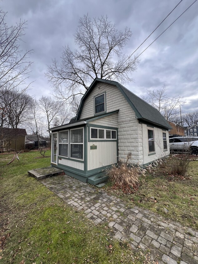 Primary Photo - 503 S Pine St