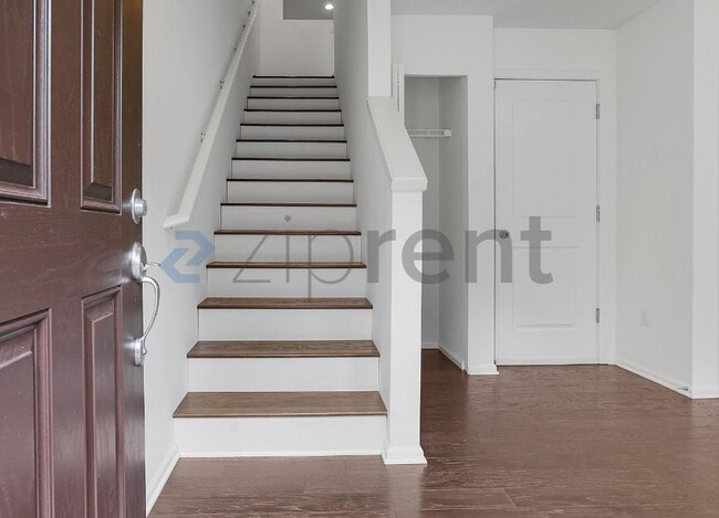 Building Photo - Unit