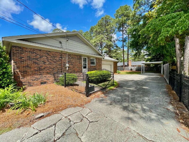 Building Photo - 2514 Dartmouth Dr