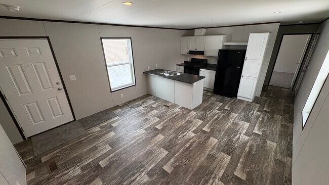 Building Photo - 8940 Wildwood Dr