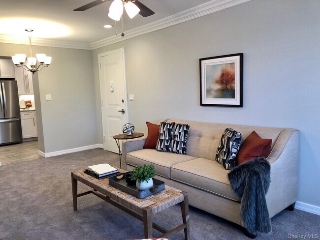 Building Photo - 425 Newbridge Rd