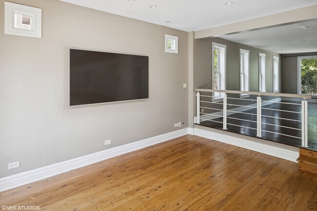 Building Photo - 882 Willow Rd