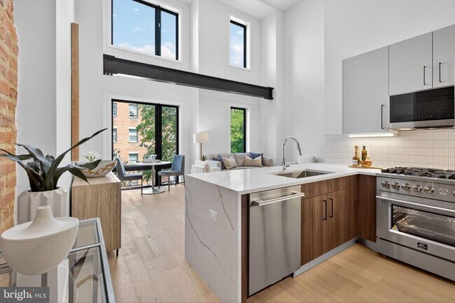 Foto del edificio - 2440 Ontario Rd NW