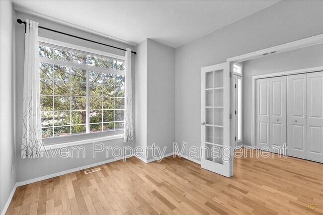Foto del edificio - 15097 Spy Glass Ln