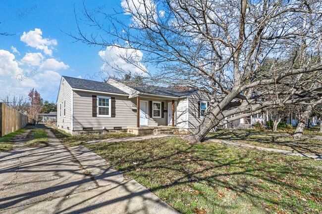 Building Photo - Cute 2/1 Duplex in Grand Prairie!