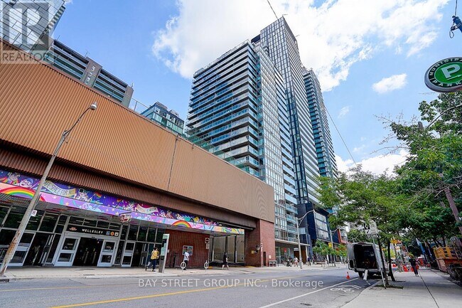 Building Photo - 28 Wellesley St E