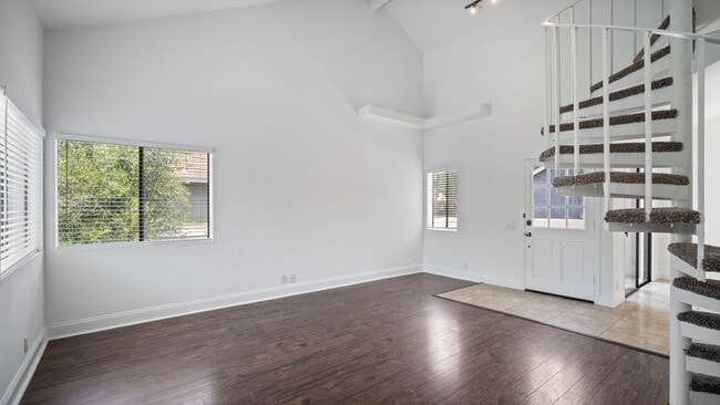 Building Photo - Upgraded 2-Bedroom Carriage Townhome with ...