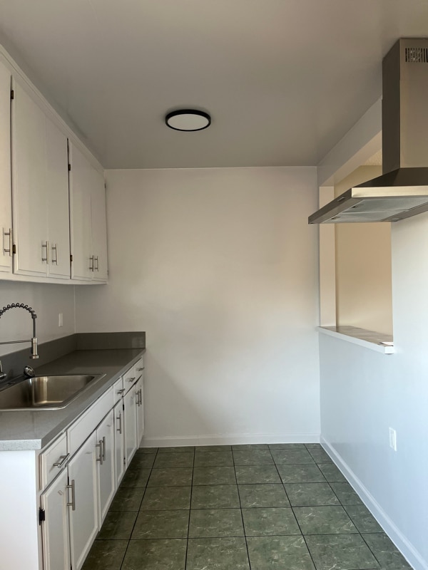 Foto principal - 7800 S Hoover St