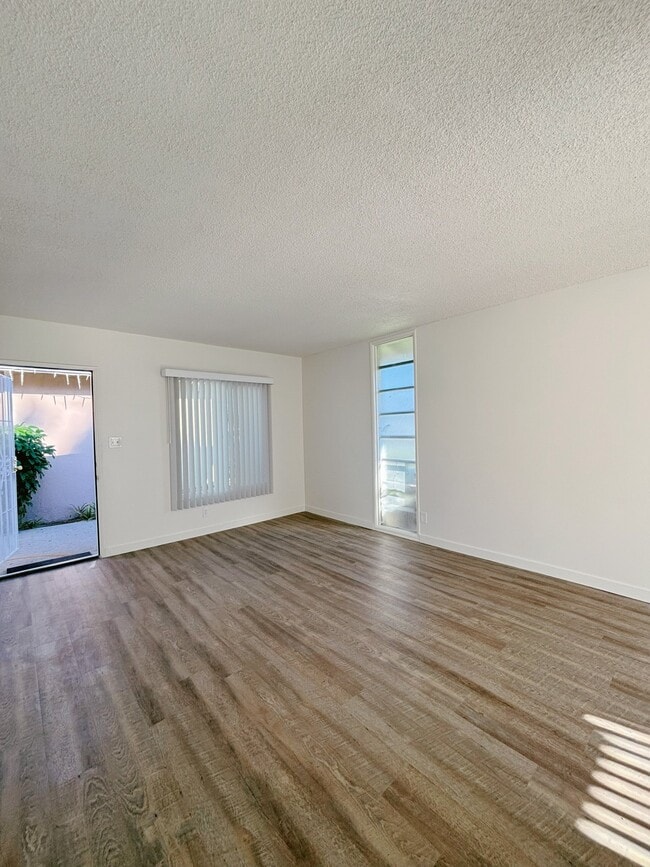 Building Photo - 167 W Guinida Ln