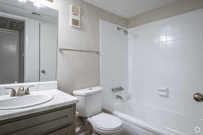 1BR, 1BA - 673SF - Woodlake Meadows