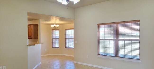 Foto del edificio - BRICK HOME IN NORTHEAST CLOVIS NEAR MESA S...
