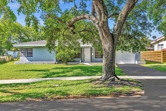 Building Photo - 418 S 57th Way