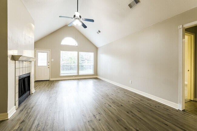 Building Photo - 18626 Droitwich Dr