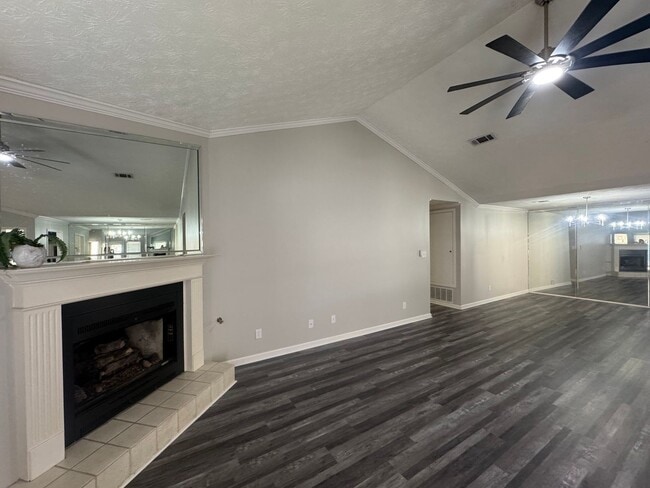 Building Photo - Arrowhead One Level