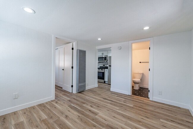 Foto del edificio - 711-713 E. 5th St. ( 711-1, 711-2, 713 )