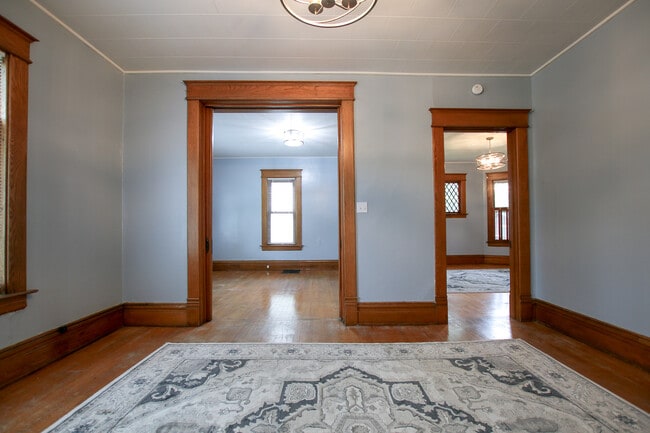 Building Photo - 231 E Ninth St