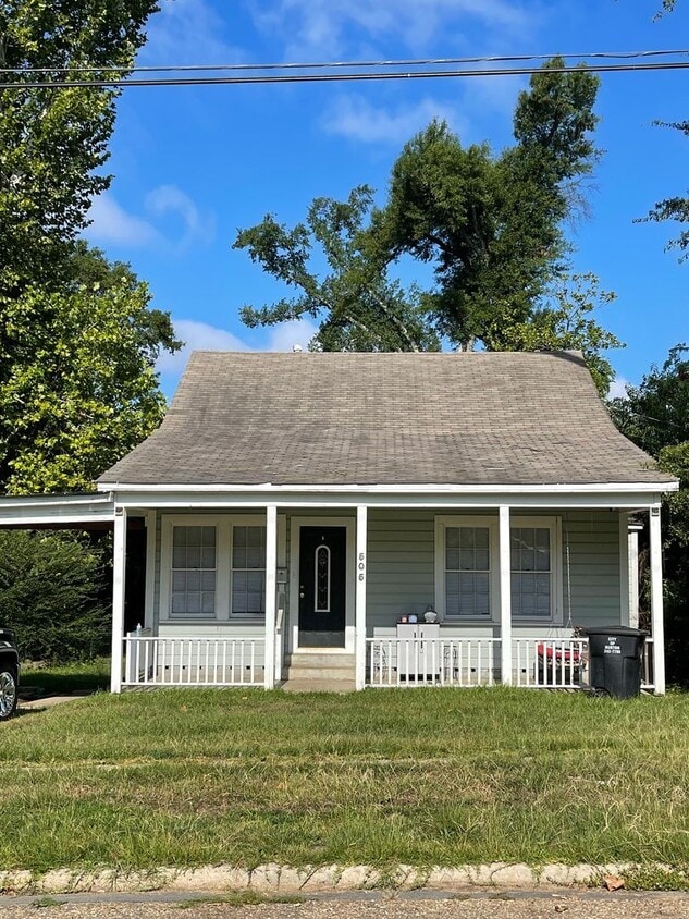 Primary Photo - Great 2/1 - 4 blocks north of LA Tech
