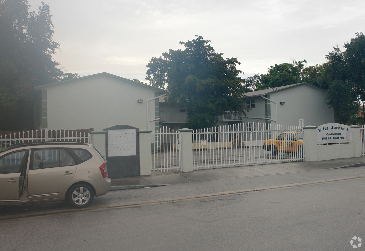 Building Photo - Villa Jardin I