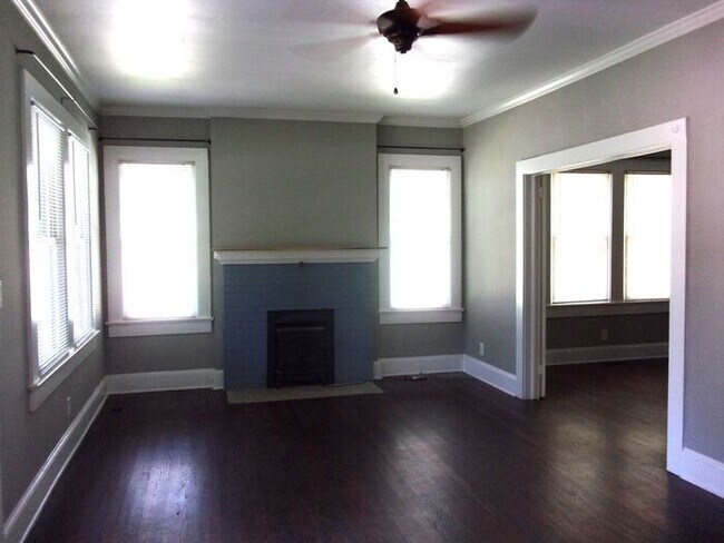 Foto del edificio - 4 Bedroom 2 Bath Home Blocks to Downtown R...