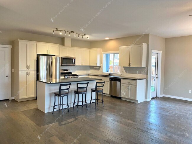 Foto del edificio - Bright Southeast Bend Home Near Canal Trai...