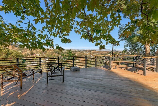 Foto del edificio - 8490 Cole Crest Dr