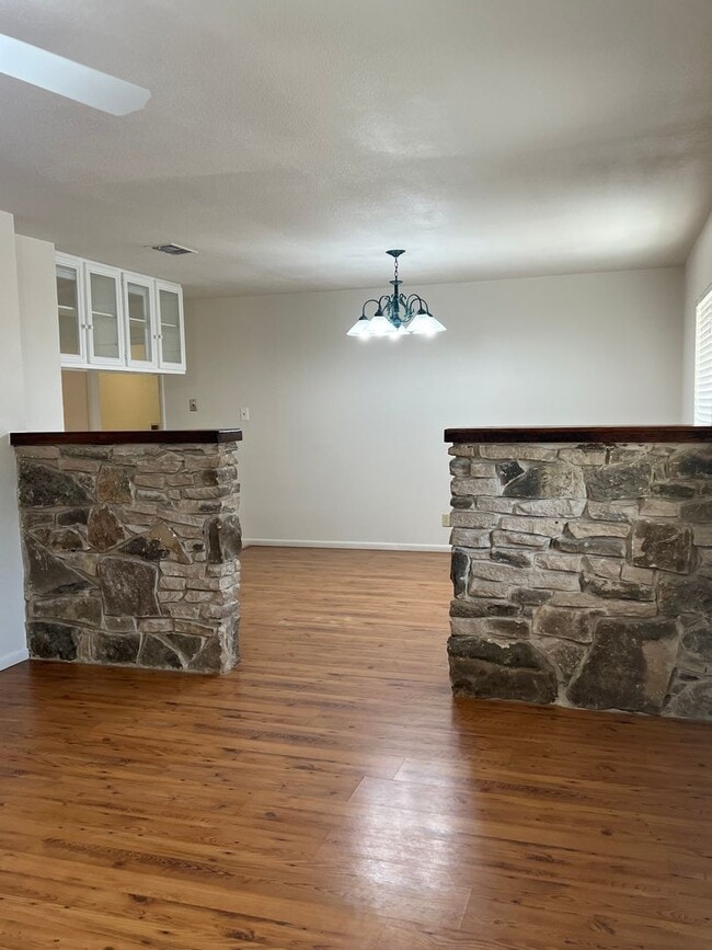 Building Photo - 814 W Bridge St