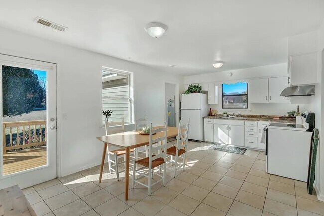 Foto del edificio - 4365 Mt Sharon Rd