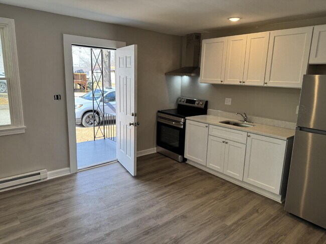 Foto del edificio - Cozy 1 Bedroom Apartment in the Heart of W. GVL. Steps from Unity Park and Pendleton St.