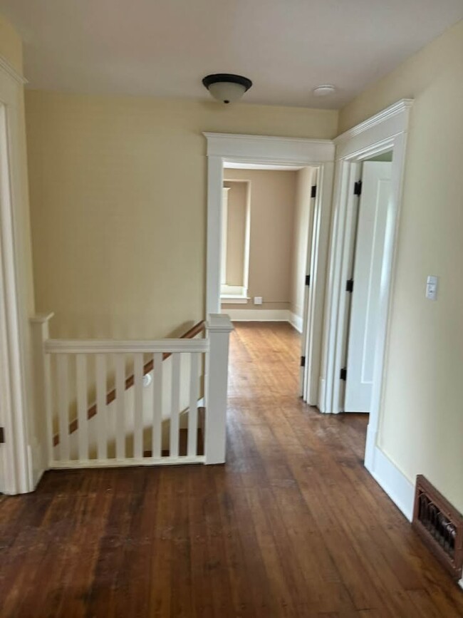 Building Photo - Charming 2-Bedroom Home with Modern Upgrad...